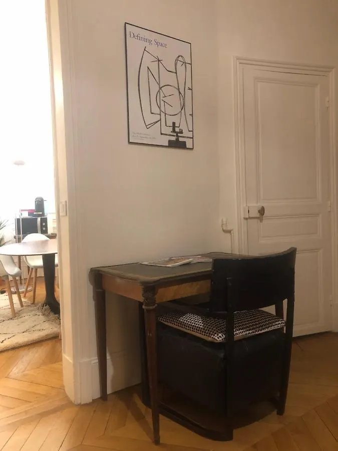 Cosy 2 Room 50M2 Parisian Classic Flat - Passy, 16Th Arrondissement, Near Eiffel Tower