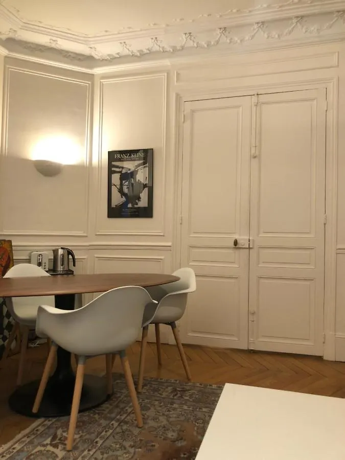 Cosy 2 Room 50M2 Parisian Classic Flat - Passy, 16Th Arrondissement, Near Eiffel Tower Parigi